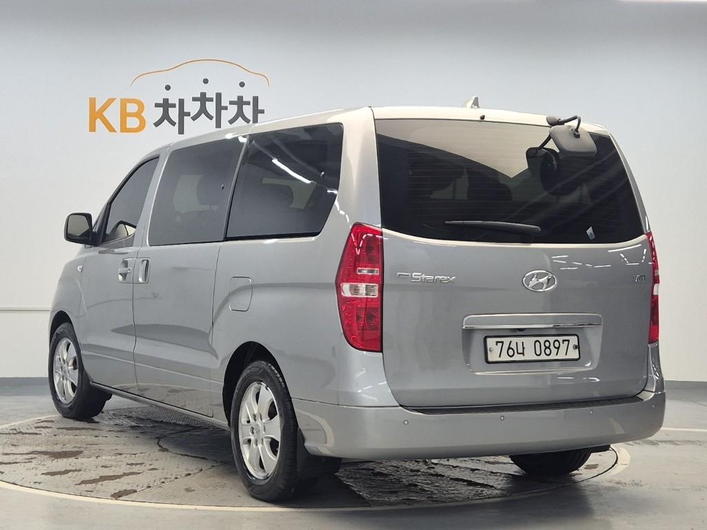 HYUNDAI The New Grand Starex 11-Seater Diesel