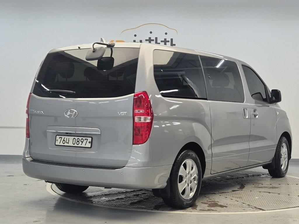 HYUNDAI The New Grand Starex 11-Seater Diesel
