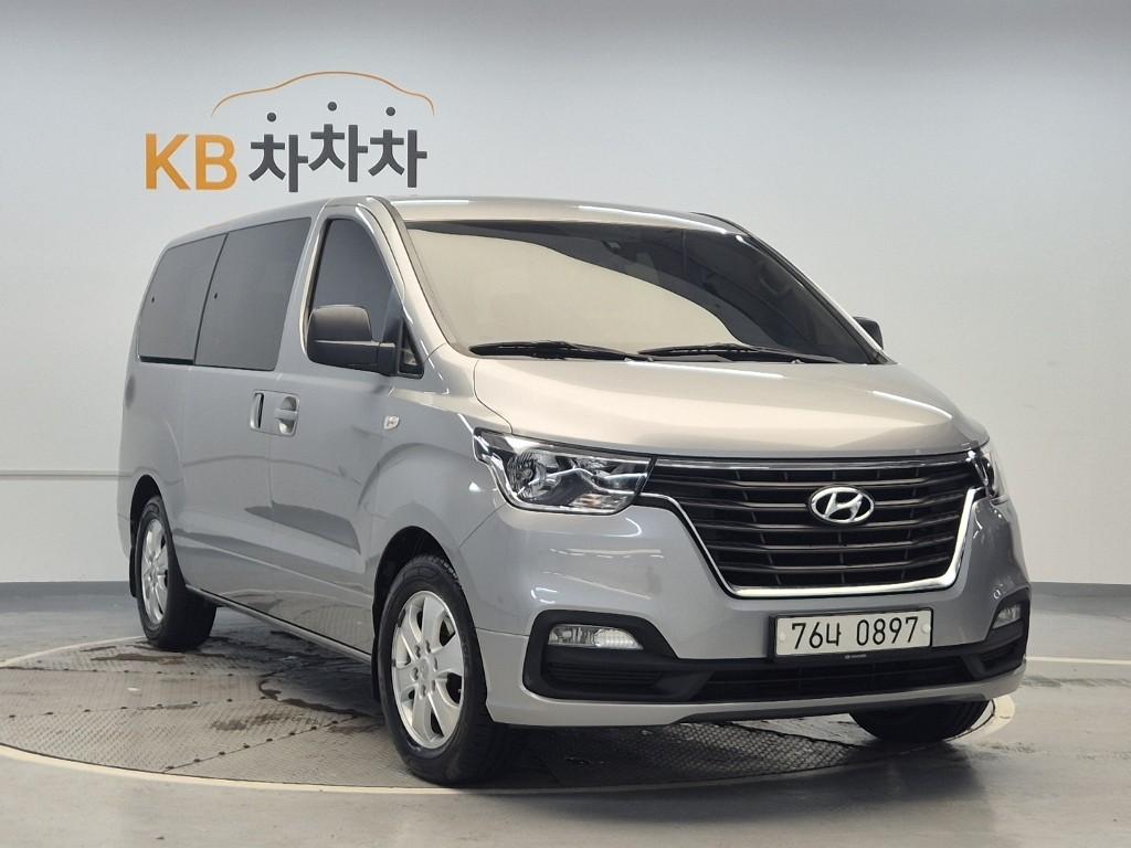 HYUNDAI The New Grand Starex 11-Seater Diesel
