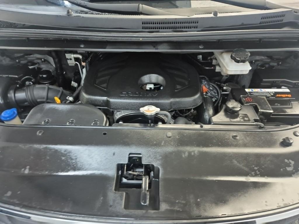 HYUNDAI The New Grand Starex 11-Seater Diesel
