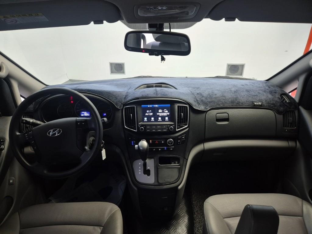 HYUNDAI The New Grand Starex 11-Seater Diesel