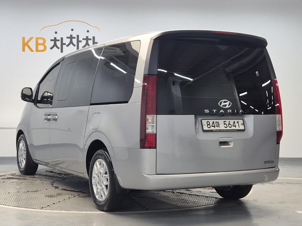 HYUNDAI Staria 3.5 LPG Cargo 5-Seater