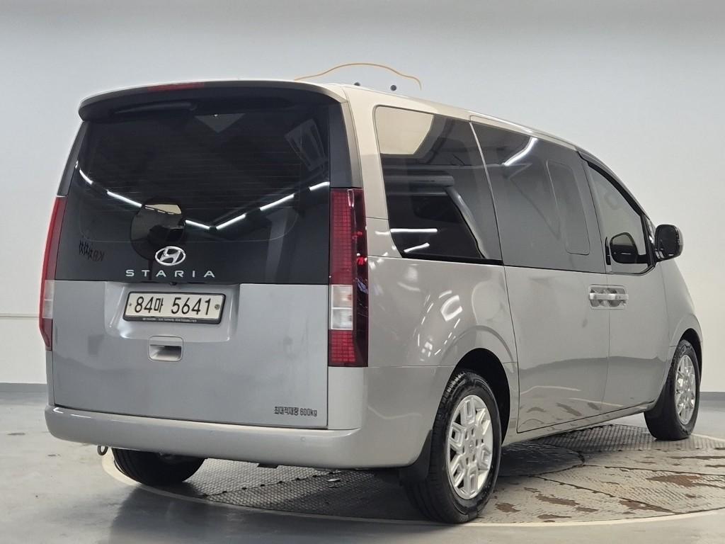 HYUNDAI Staria 3.5 LPG Cargo 5-Seater