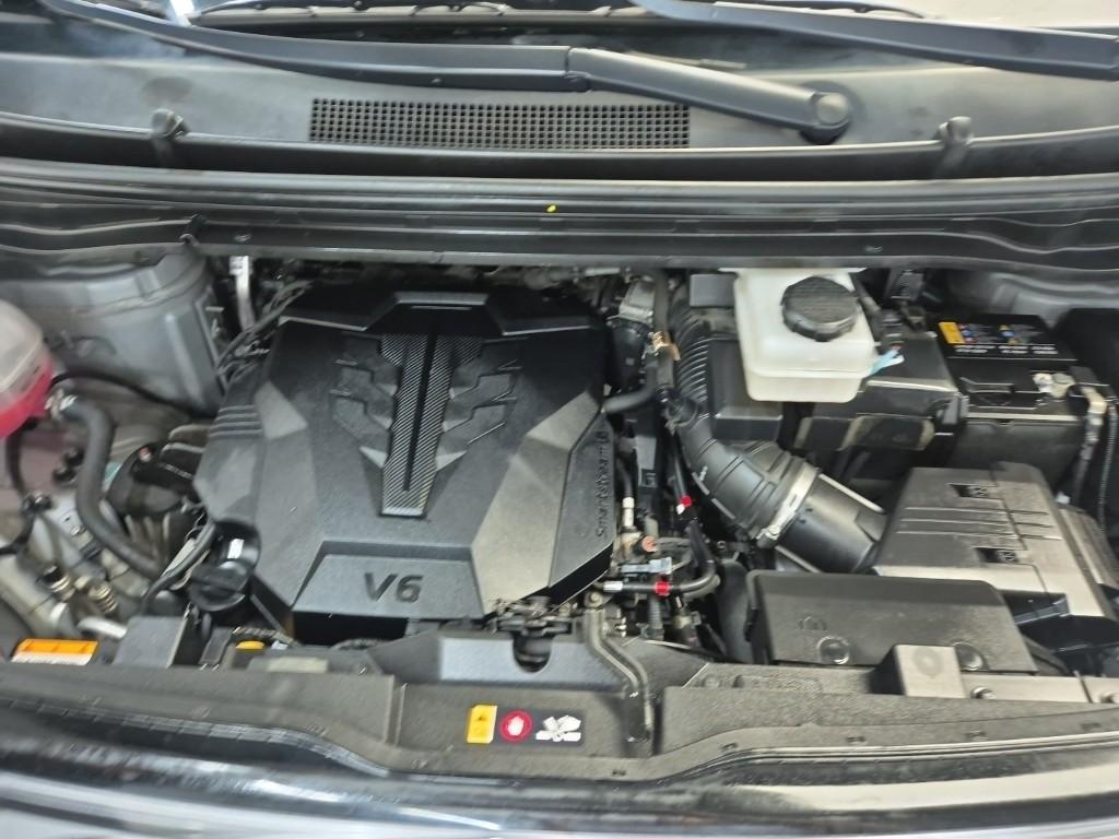 HYUNDAI Staria 3.5 LPG Cargo 5-Seater