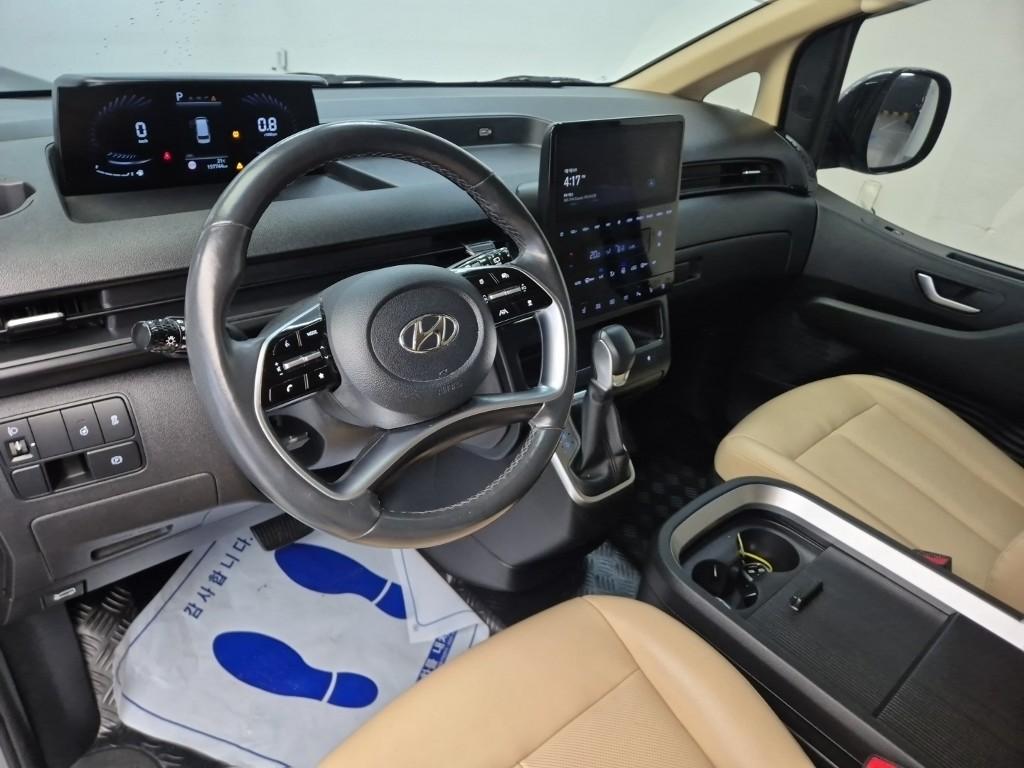 HYUNDAI Staria 3.5 LPG Cargo 5-Seater