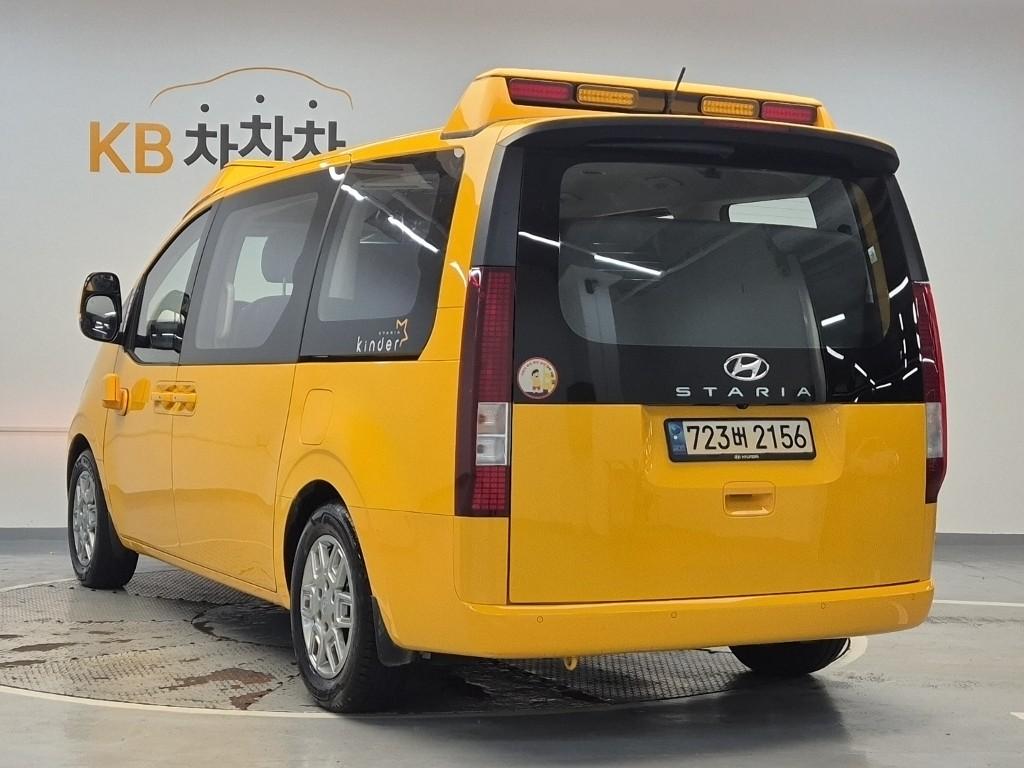 HYUNDAI Staria 3.5 LPG Kinder 15-Seater