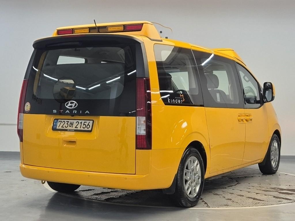 HYUNDAI Staria 3.5 LPG Kinder 15-Seater