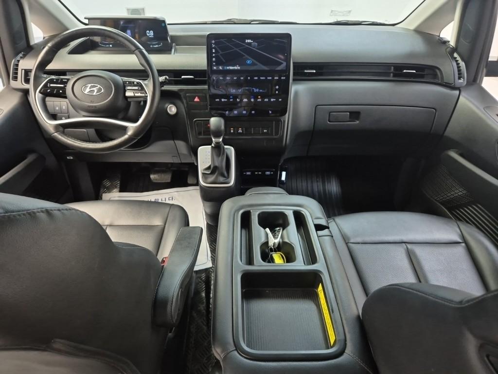HYUNDAI Staria 3.5 LPG Kinder 15-Seater