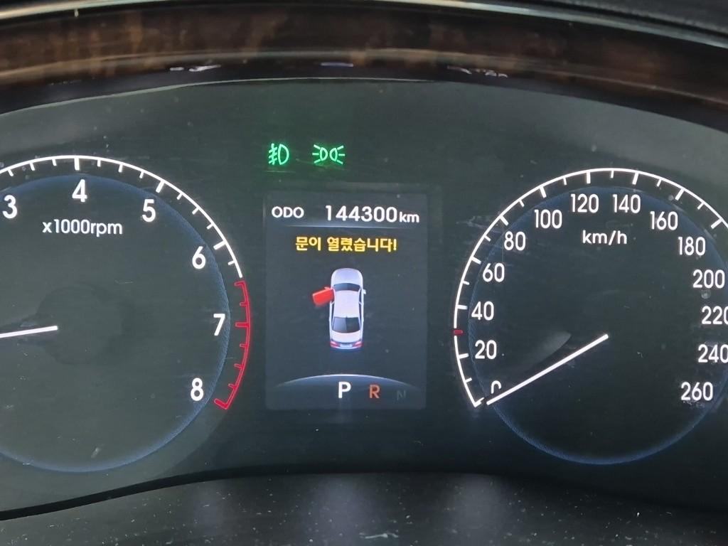 HYUNDAI Genesis BH 330