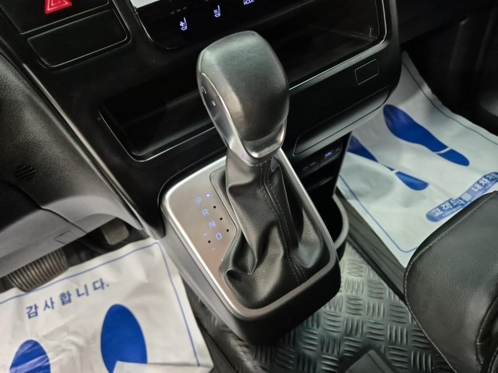 HYUNDAI Staria 3.5 LPG Cargo 3-Seater
