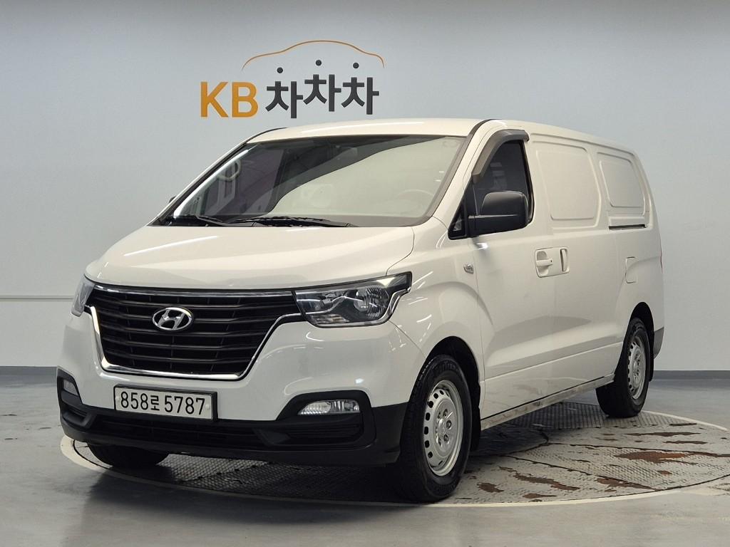HYUNDAI The New Grand Starex 3-Seater Diesel Van