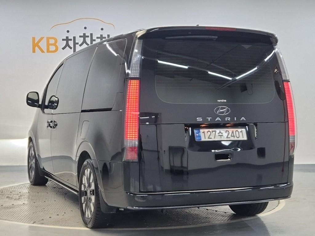 HYUNDAI Staria 3.5 LPG Lounge 9-Seater