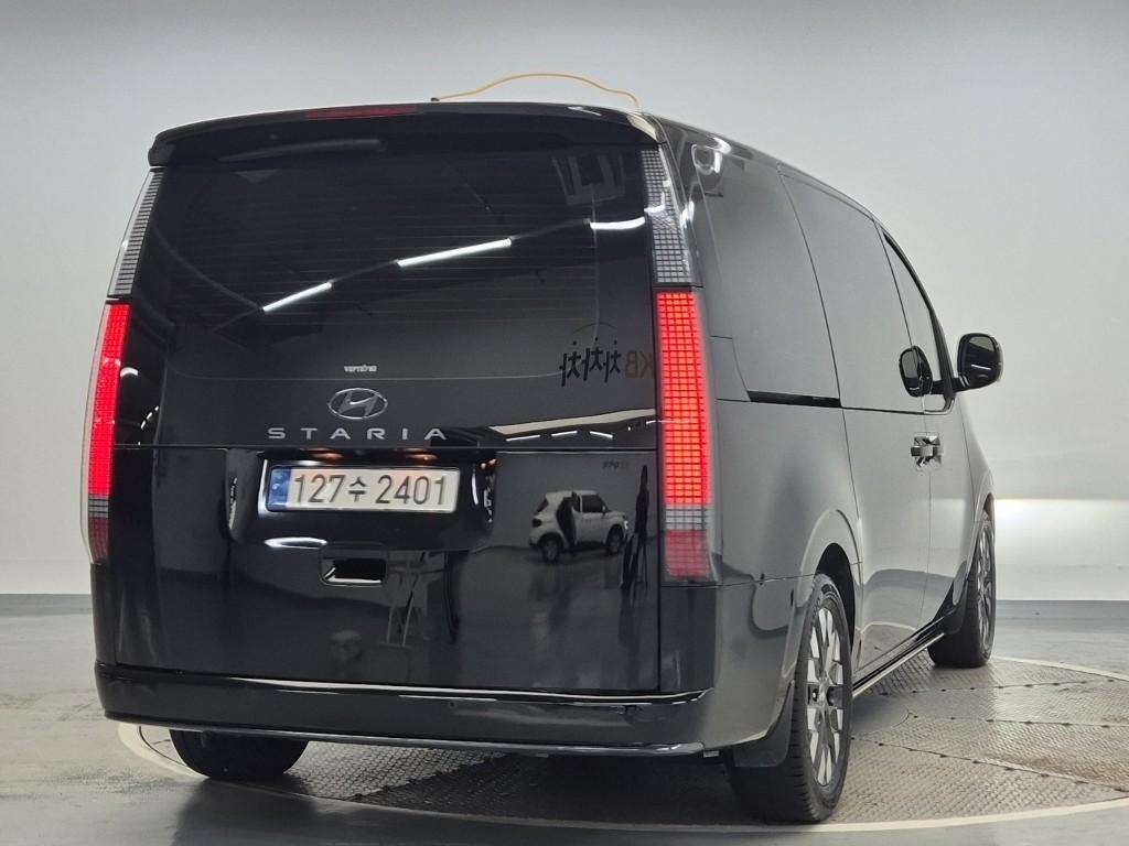 HYUNDAI Staria 3.5 LPG Lounge 9-Seater
