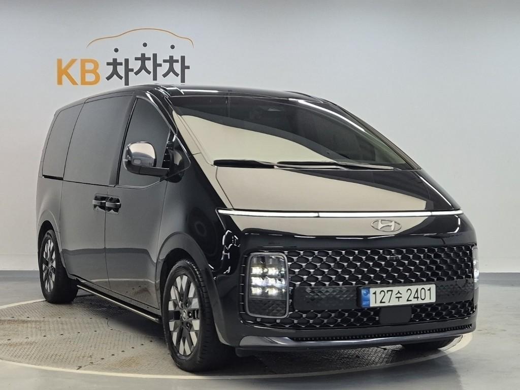 HYUNDAI Staria 3.5 LPG Lounge 9-Seater