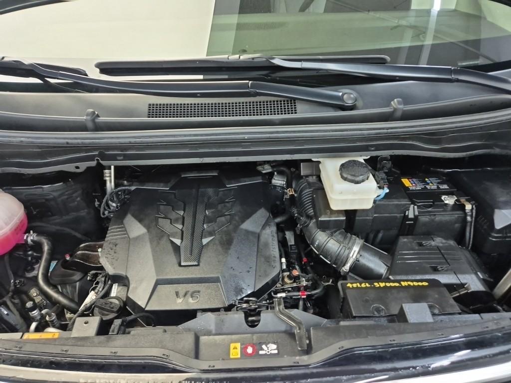 HYUNDAI Staria 3.5 LPG Lounge 9-Seater
