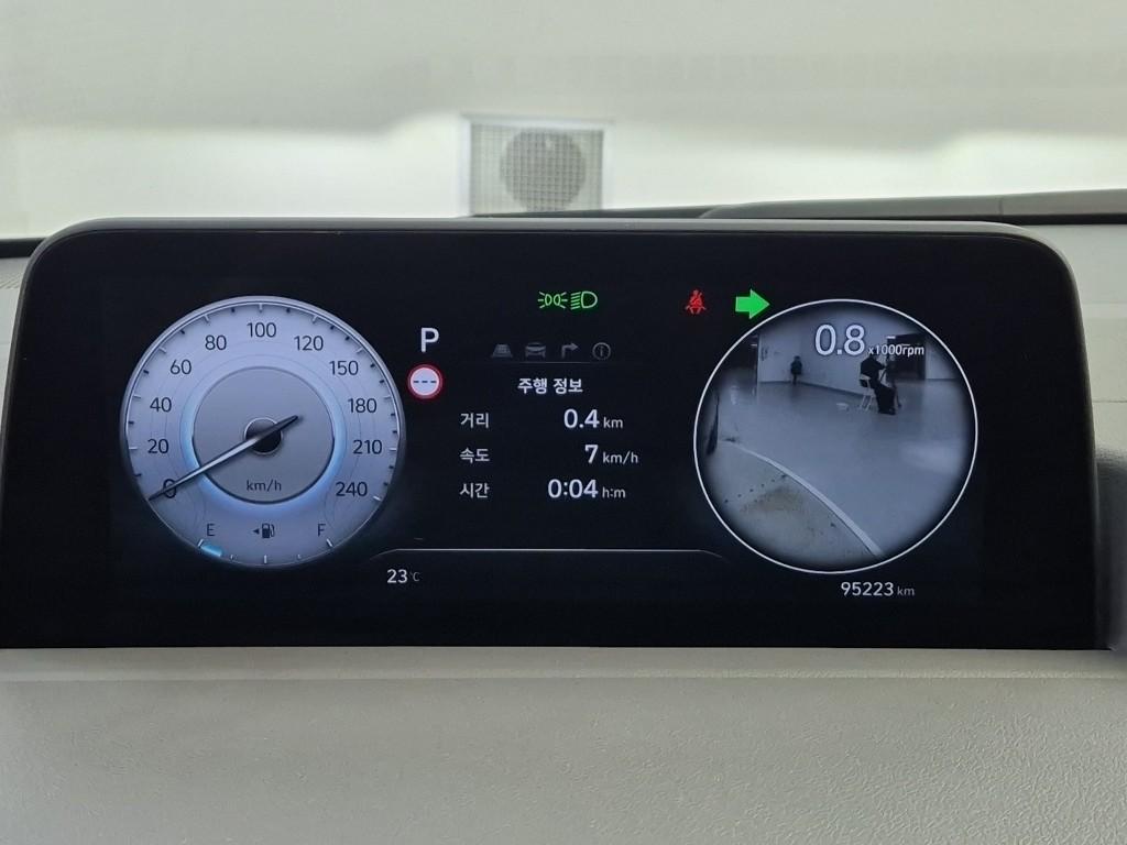 HYUNDAI Staria 3.5 LPG Lounge 9-Seater