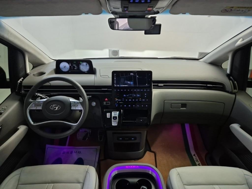 HYUNDAI Staria 3.5 LPG Lounge 9-Seater
