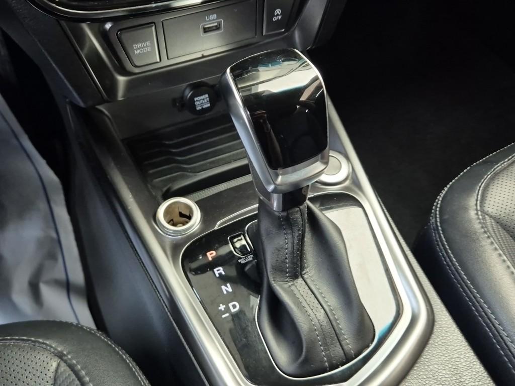 KG MOBILITY(SSANGYONG) Very New Tivoli 1.5 Gasoline 2WD