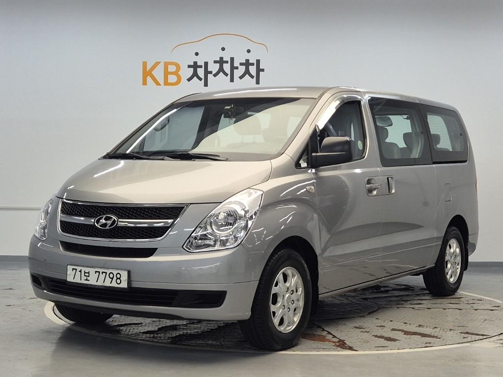 HYUNDAI Grand Starex 12-Seater Diesel