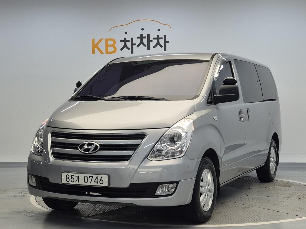 HYUNDAI Grand Starex 5-Seater LPi Van