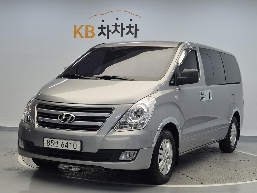 HYUNDAI Grand Starex 5-Seater Diesel Van