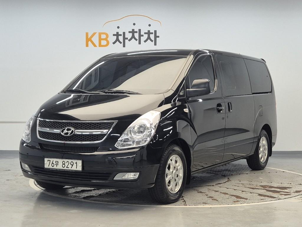 HYUNDAI Grand Starex 12-Seater Diesel