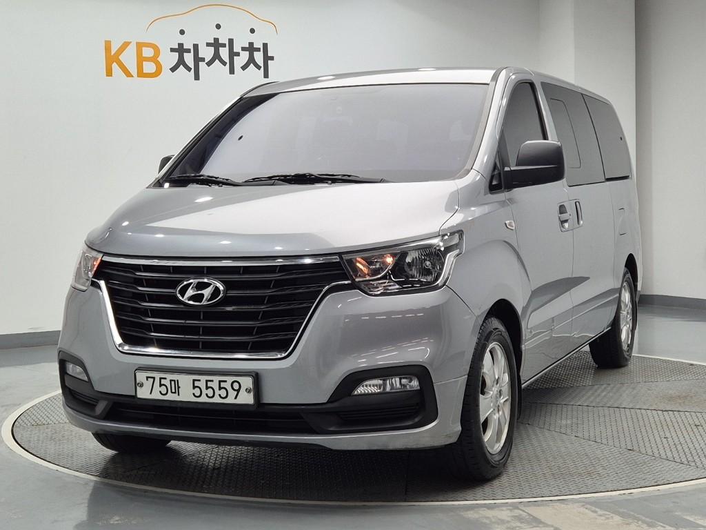 HYUNDAI The New Grand Starex 12-Seater Diesel HYUNDAI The New Grand Starex 12-Seater Diesel